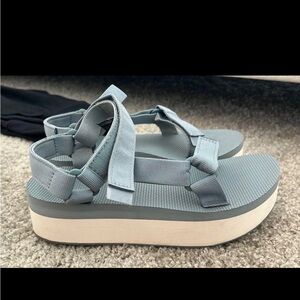 Blue and white platform Teva’s